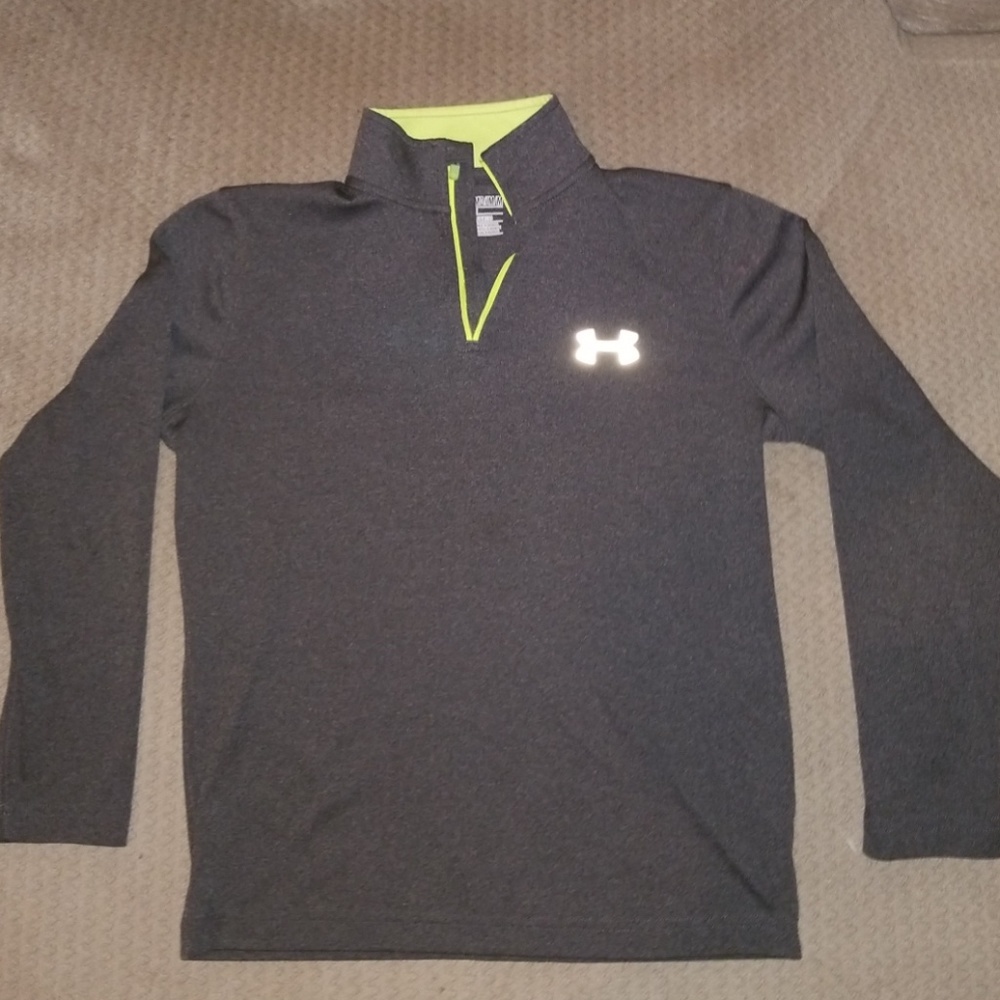 Under Armour youth Med. Pullover